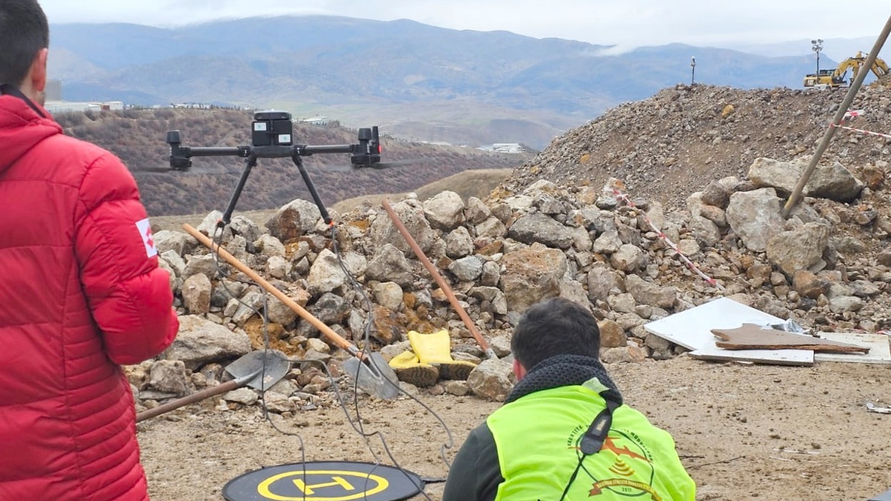 Erzincan’da toprağın 30 metre altını gören dronlar kullanılıyor