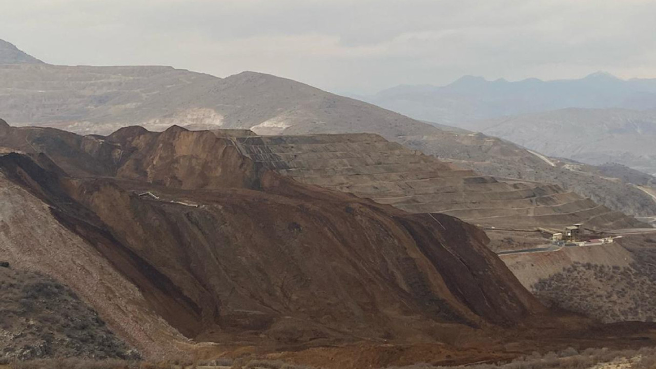 Sabırlı Deresi'nin Fırat Nehri'ne ulaştığı menfezin kapakları kapatıldı
