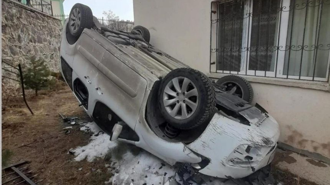 Erzurum'da freni çekilmeyen araç bahçe duvarından uçtu