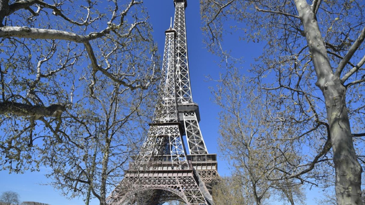 Eyfel Kulesi 6 gün süren grevin ardından ziyarete açıldı