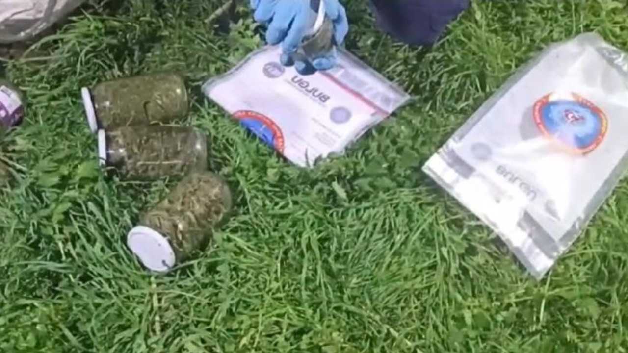 Jandarmanın dikkati sayesinde yakalandı! Turşu kavanozlarından uyuşturucu fışkırdı