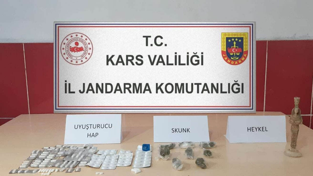 Kars'ta jandarma uyuşturucu ve tarihi eser yakaladı