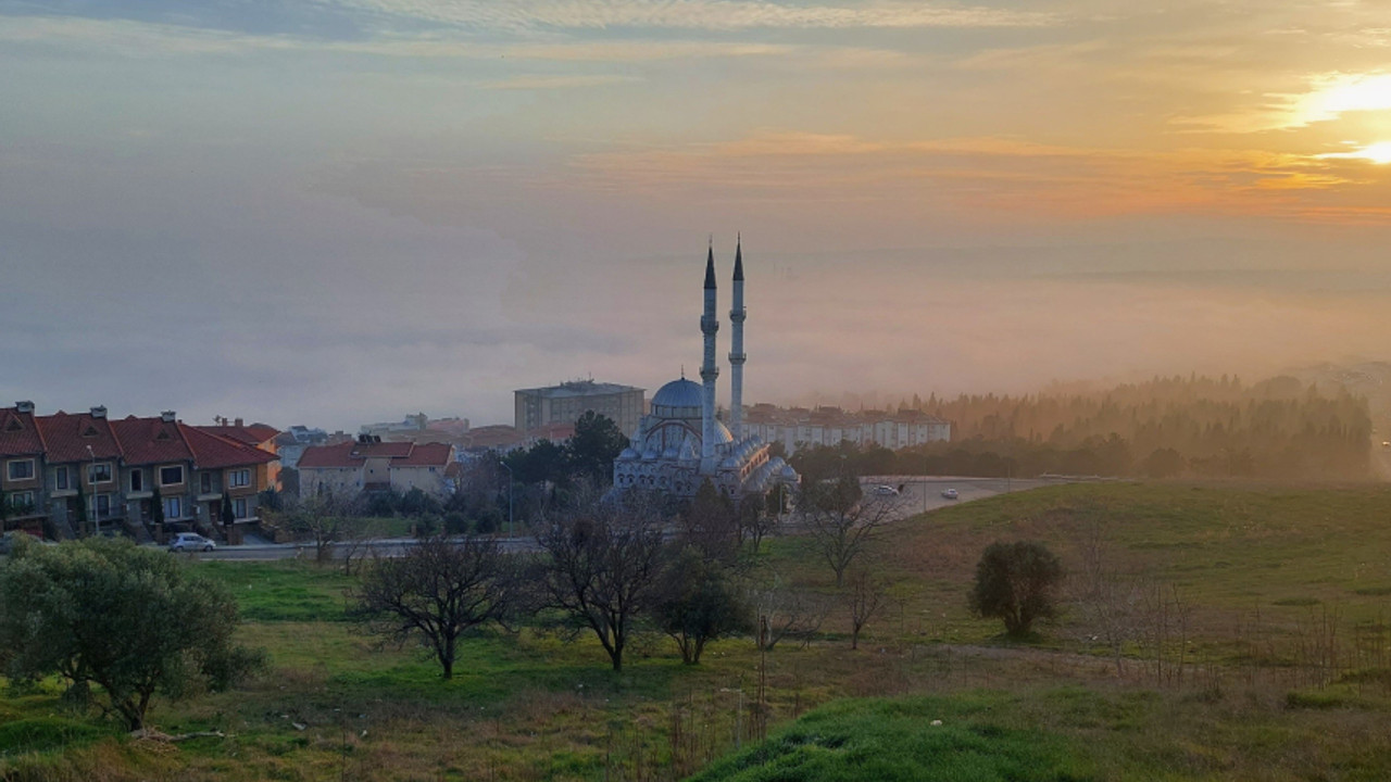 Sis nedeniyle göz gözü görmüyor, Marmara Denizi kayboldu