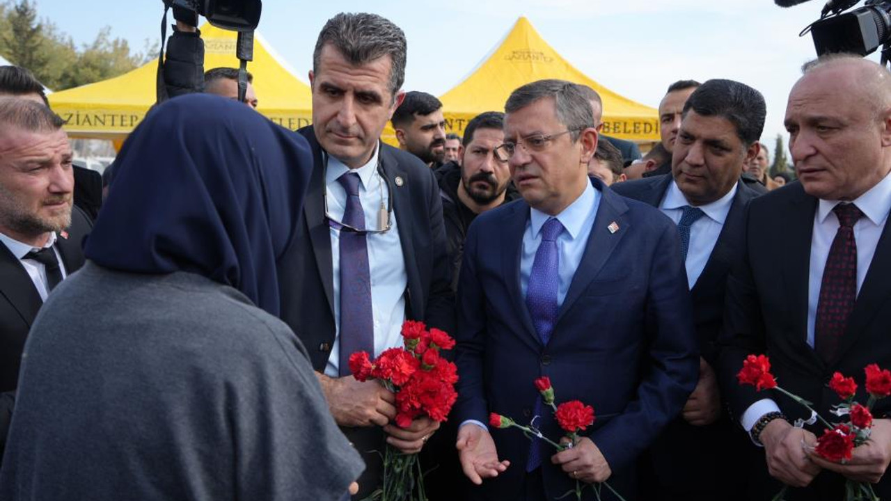 Özgür Özel deprem ziyaretinde tepki gördü! ''Burası siyaset yeri değil"