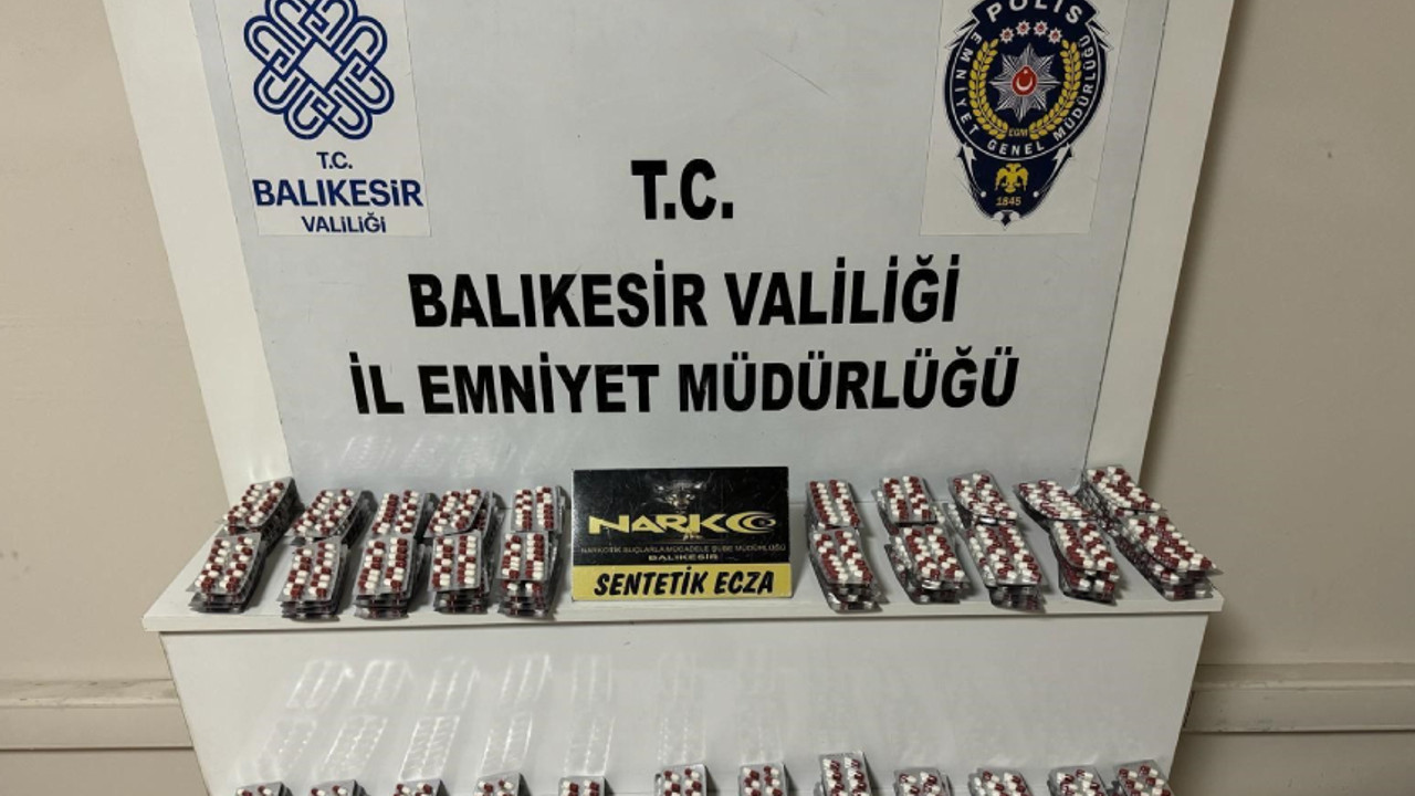 Polisin durdurduğu araç uyuşturucu deposu çıktı