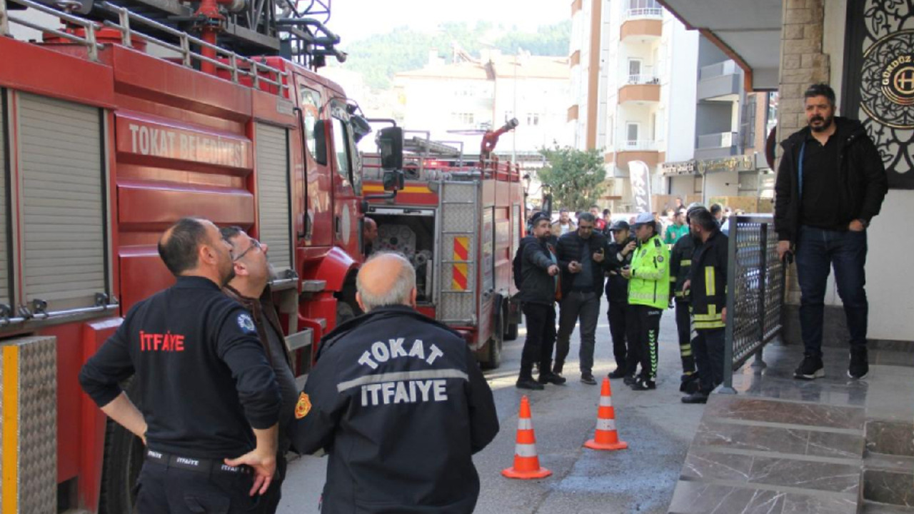 Tokat'ta otelde yangın: Camdan atlayan kişi ağır yaralandı