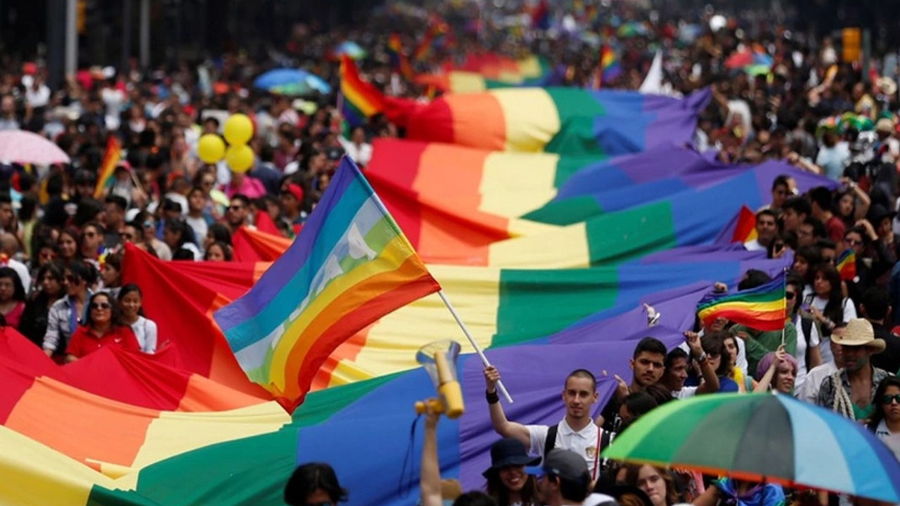 Yunanistan'da tartışmalı yasa onaylandı: Artık eşcinsel çiftler evlenip çocuk edinebilecek