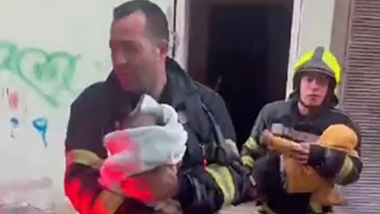 4 katlı binada can pazarı: 3 küçük çocuk yangından son anda kurtarıldı!