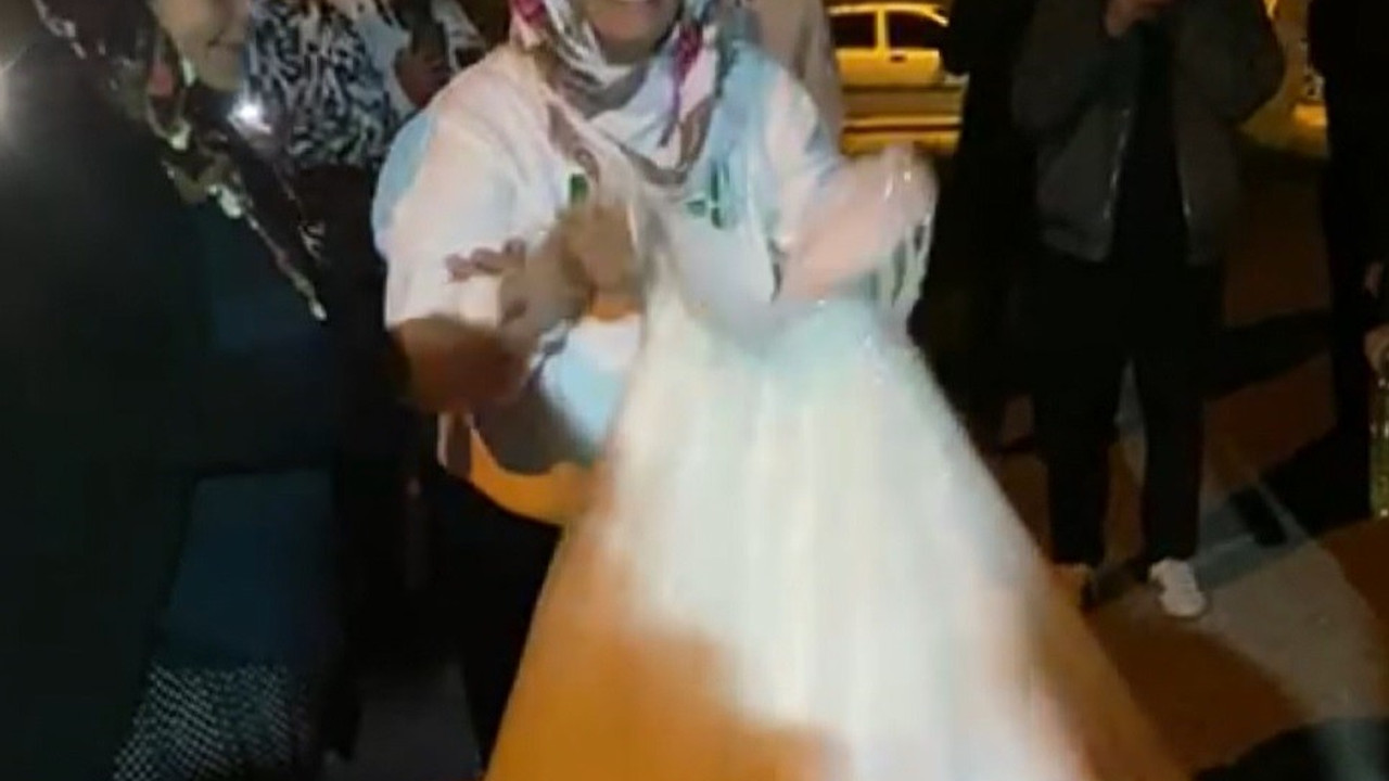 Acılı anne cinayete kurban giden kızının gelinliğini ateşe verdi