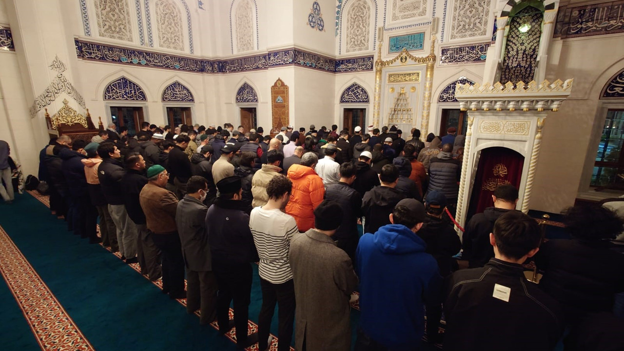 Ramazan ayının ilk teravih namazı Tokyo'da kılındı