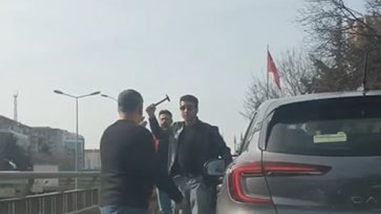 İftar saatinde sürücüler arasında çekiçli bıçaklı kavga