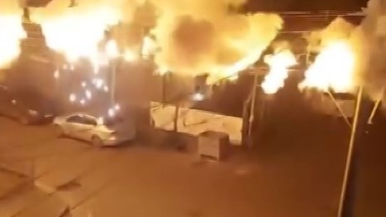Elektrik kabloları bomba gibi patladı: 10 sokak karanlığa gömüldü
