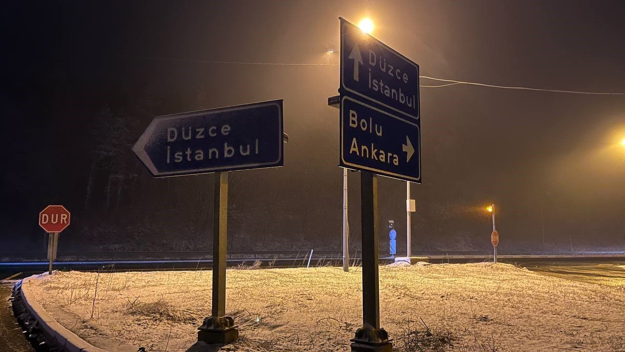 Bolu Dağı geçişinde kar yağışı etkili oluyor