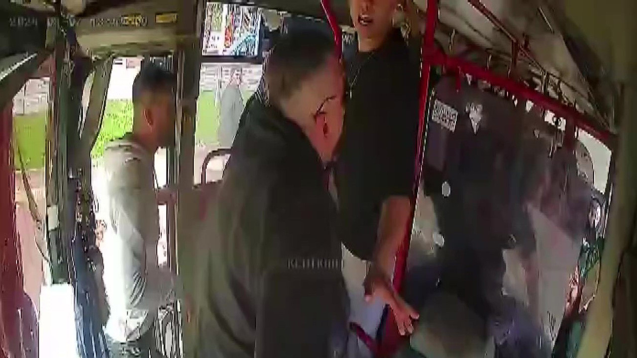 Adana'da şoför yolcuya sopayla saldırdı!