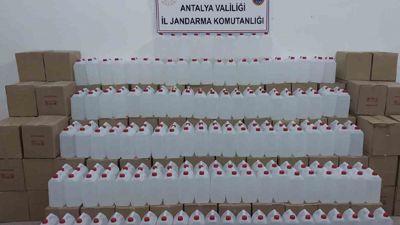 Jandarma ekipler neye uğradığını şaşırdı! Kamyondan tonlarca kaçak alkol çıktı