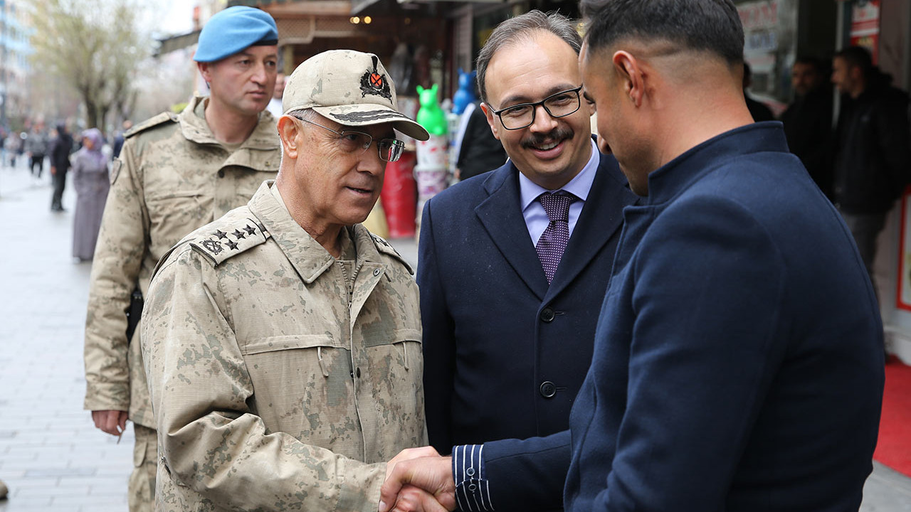 Arif Çetin Paşa halkın arasında