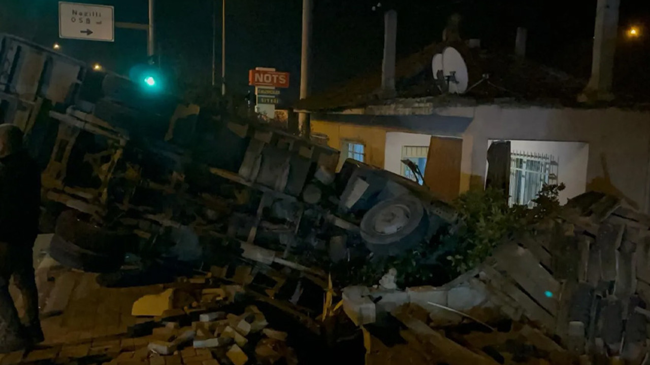 Aydın'da korkutan kaza! Direksiyon hakimiyetini kaybedip evin bahçesine girdi