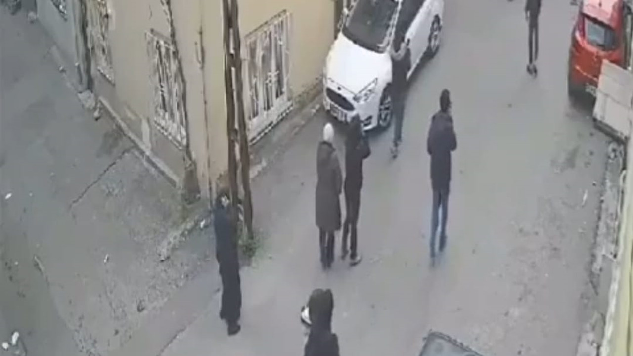 10 yaşındaki çocuk otomobilin altında kaldı: Yardımına koşmak için camdan atladı