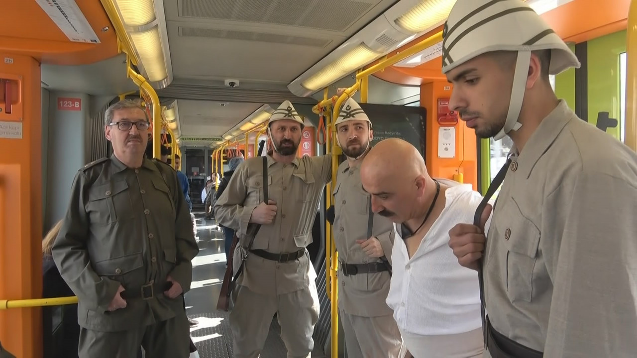 Seyit Onbaşı metroya bindi, görenler duygulandı