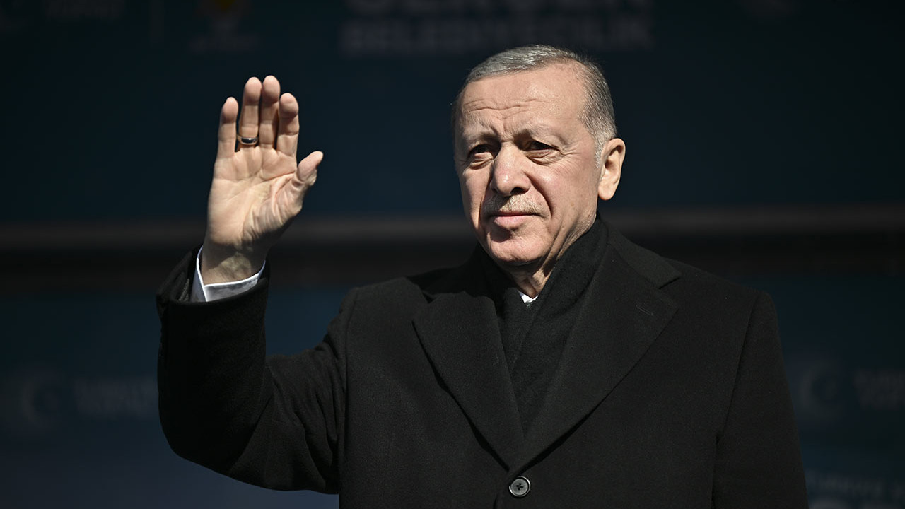 Erdoğan: Seçmenlerin iradesini işporta malı gibi peşkeş çekiyorlar