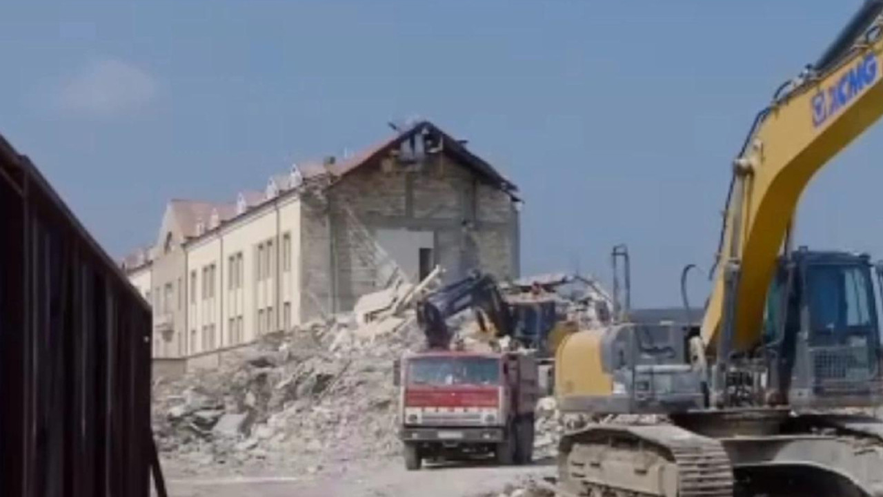 Azerbaycan, Hankendi'de sözde Ermeni rejiminin parlamento binasını yıktı