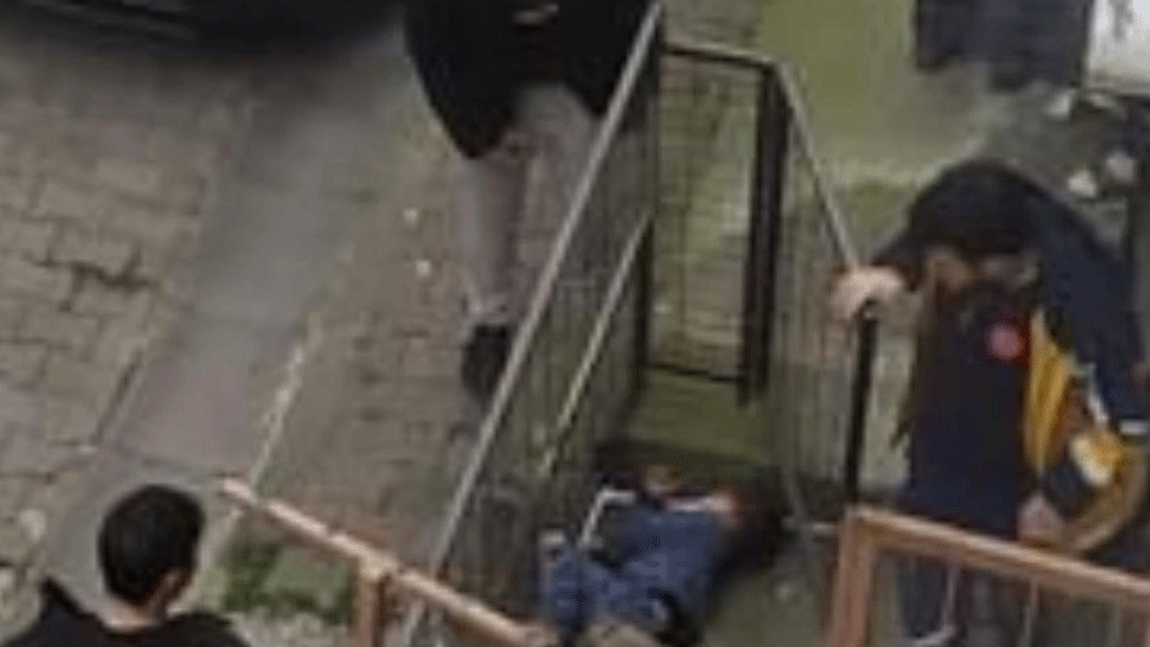 Pencereye çıkan 4 yaşındaki çocuk 5’nci kattan düştü!