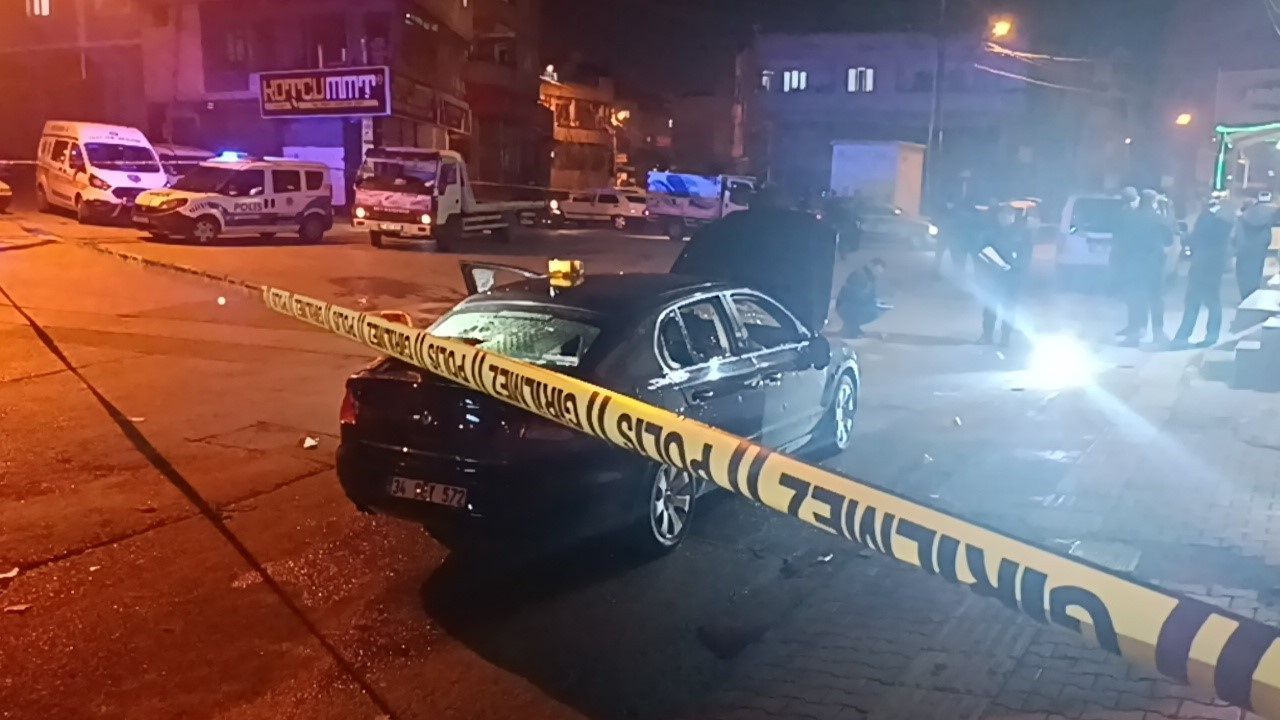 Husumetliler sokak ortasında silahla çatıştı: 1 kişi hayatını kaybetti