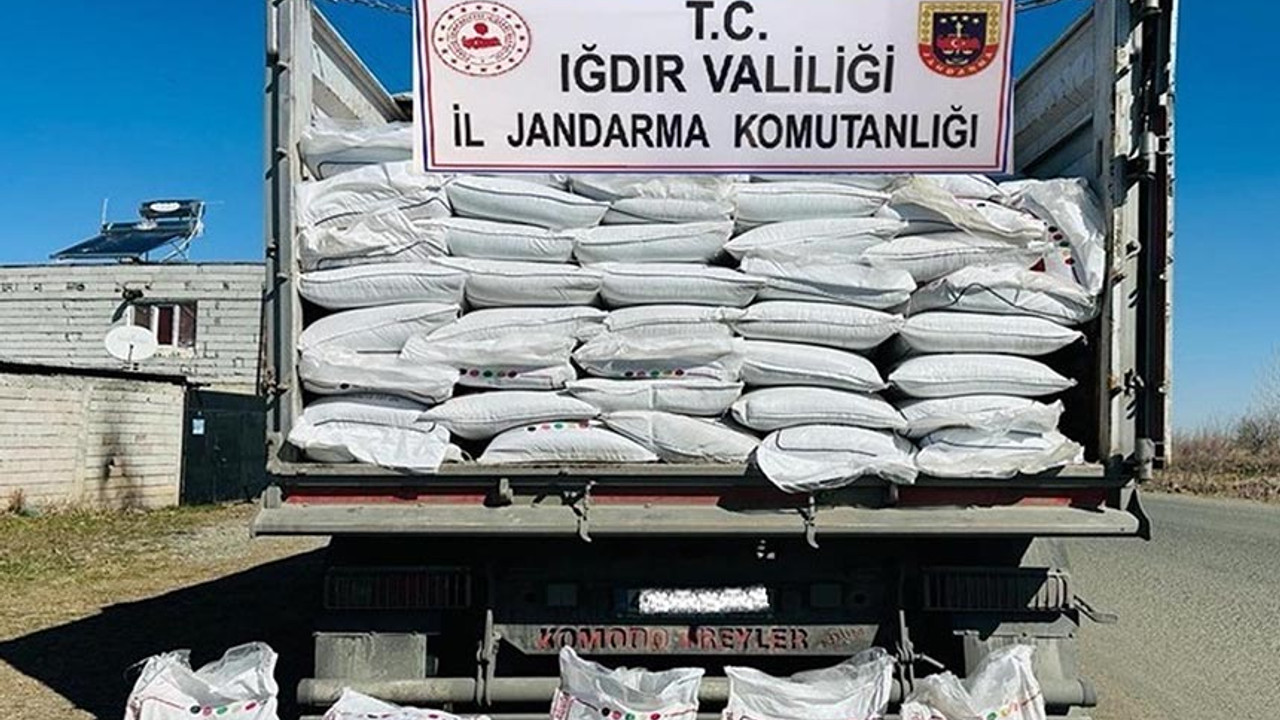 İhbar sonrası harekete geçen jandarma ekipleri tonlarca sahte gübre ele geçirdi