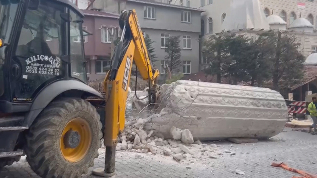 İstanbul Esenyurt'ta cami minaresi devrildi! O anlar kamerada