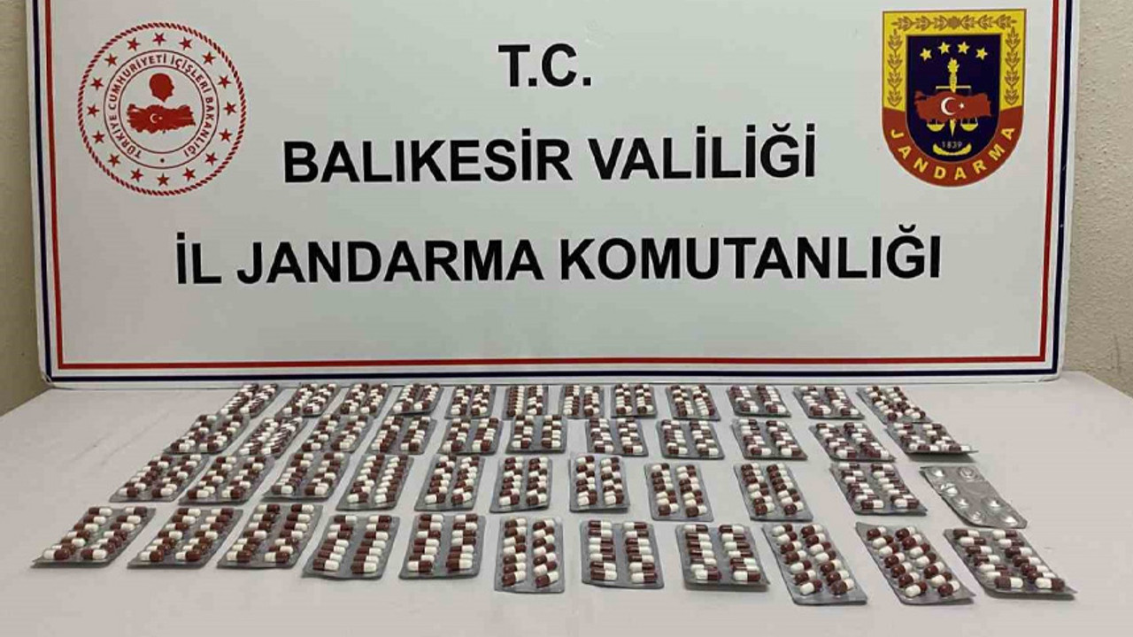 Jandarma ekiplerinden uyuşturucu operasyonu: Yüzlerce uyuşturucu ele geçirildi