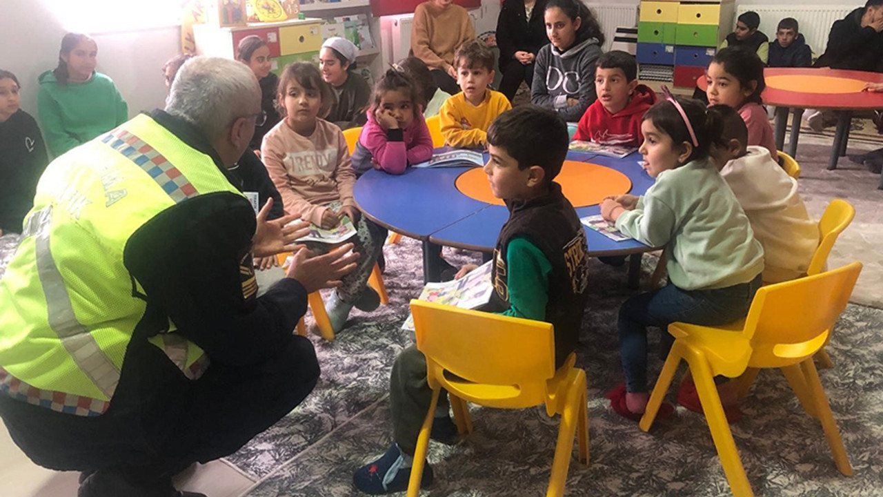 Jandarma ekipleri minik 'Trafik Dedektifleri' ile bir araya geldi