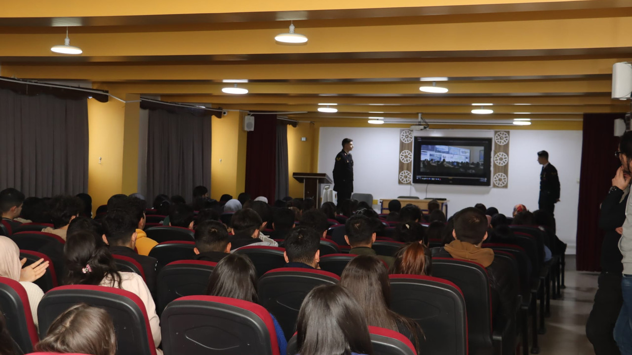 Ağrı’da lise öğrencilerine “jandarma” mesleği anlatıldı