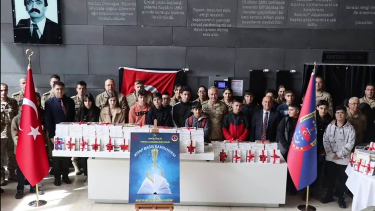 Jandarmadan kitapseverlere 5 bin kitap armağan