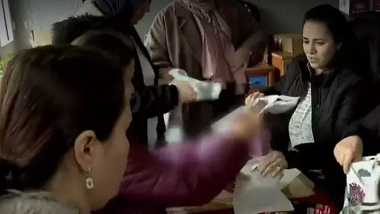 Seçim çalışması böyle olur dedi mahalleyi şoke etti: Kadın muhtar adayından 8 Mart jesti