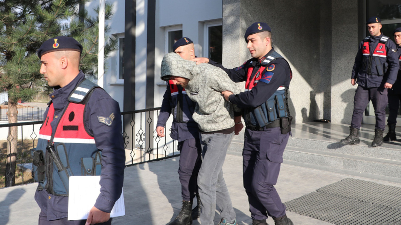 Kendisini durdurmak isteyen polise çarparak şehit olmasına neden olan sürücü tutuklandı