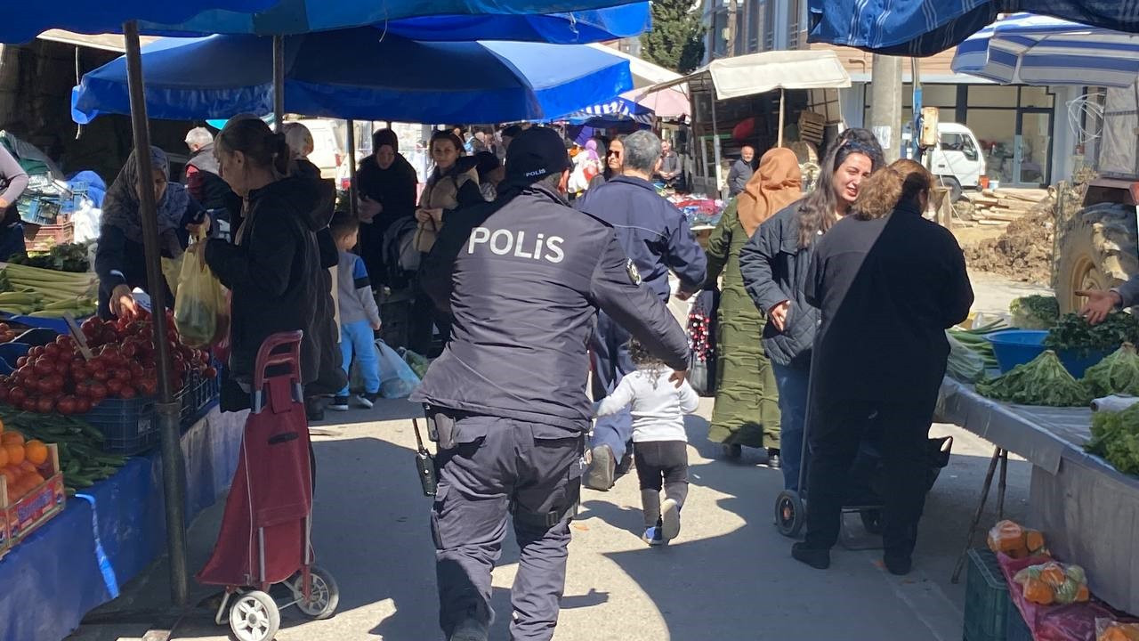 Firar eden bebek, polisleri peşine takıp pazarı karıştırdı