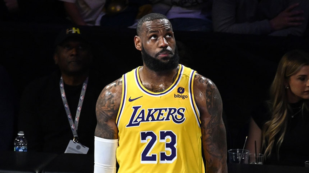 Lebron James rekorları kırmaya devam ediyor! Tarihte bunu yapan ilk oyuncu oldu