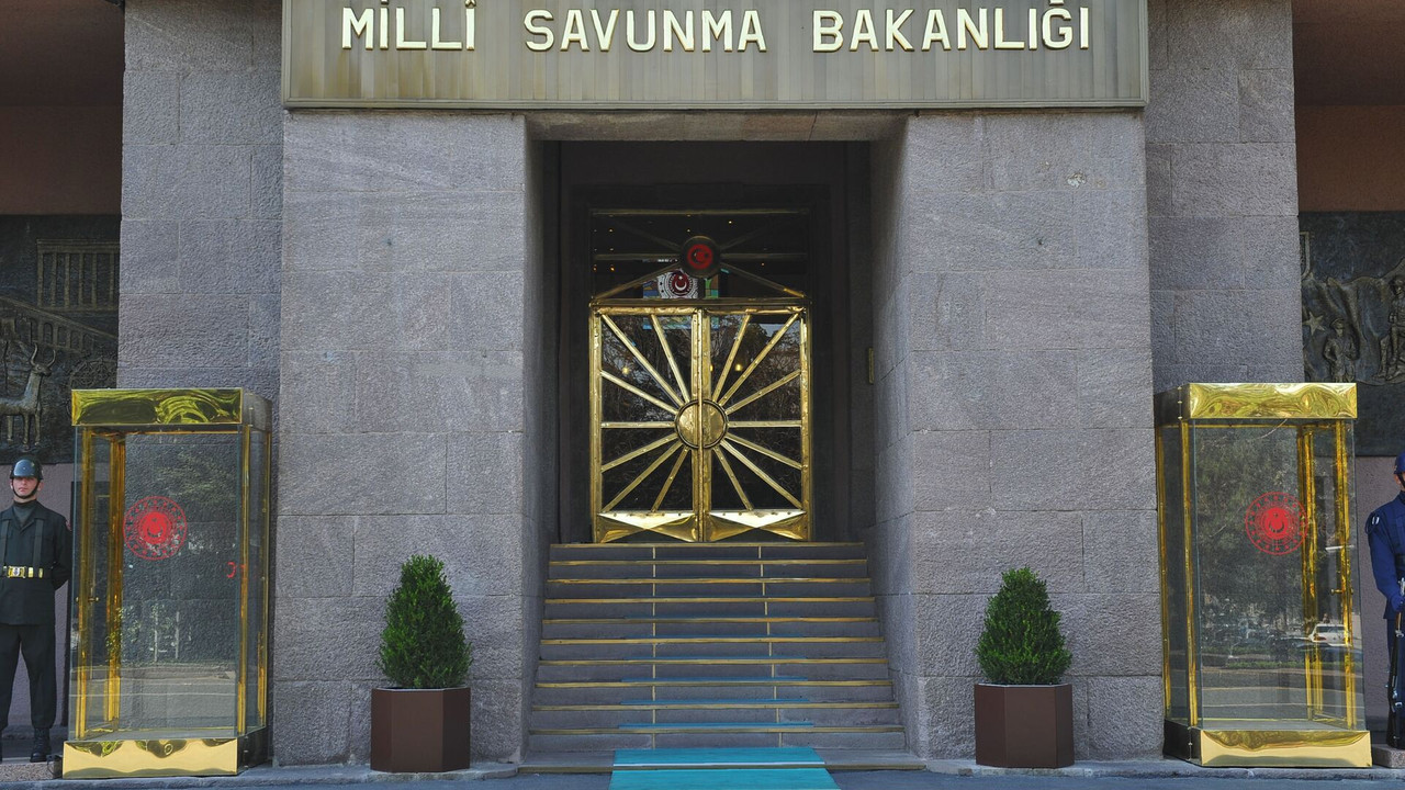 Dosta güven düşmana korku! MSB'den 'Gece taarruzunda' paylaşımı