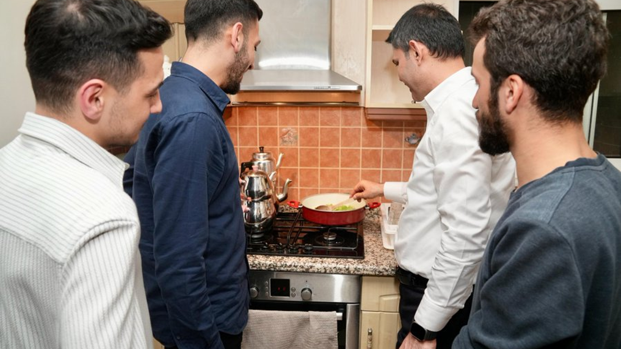 Murat Kurum'dan "yanmayan ocakta menemen pişirdi" iddialarına yanıt