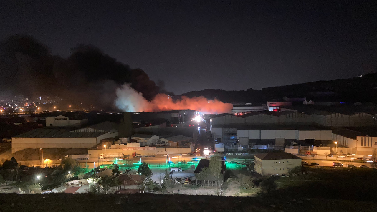 Ankara'da Hurdacılar Sitesi'nde çıkan yangın sabaha karşı kontrol altına alındı!