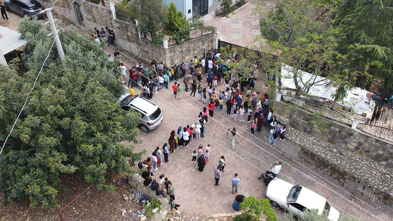 Her bayram bu evin önünde kuyruk var!