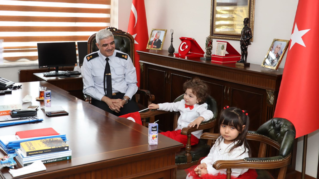 Ağrı'da çocukların 23 Nisan sevinci! Jandarma ekipleriyle doyasıya vakit geçirdiler