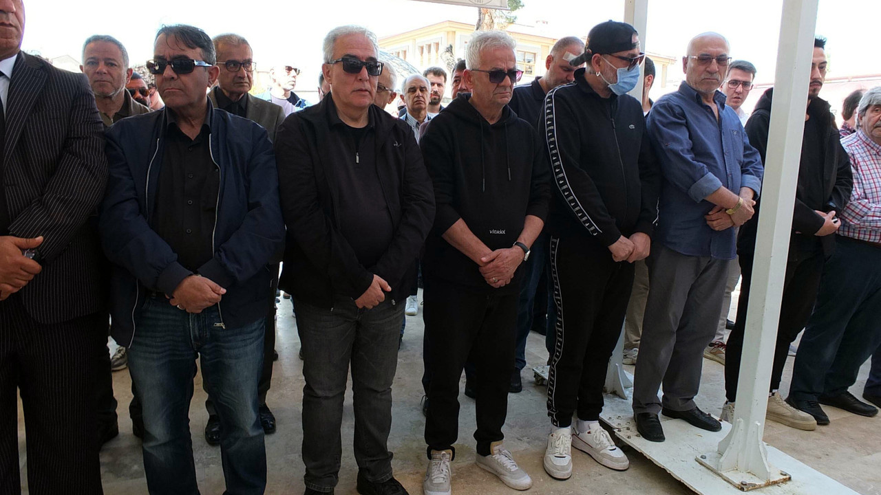 Zafer Algöz'ün acı günü! Babasını gözyaşları içinde uğurladı