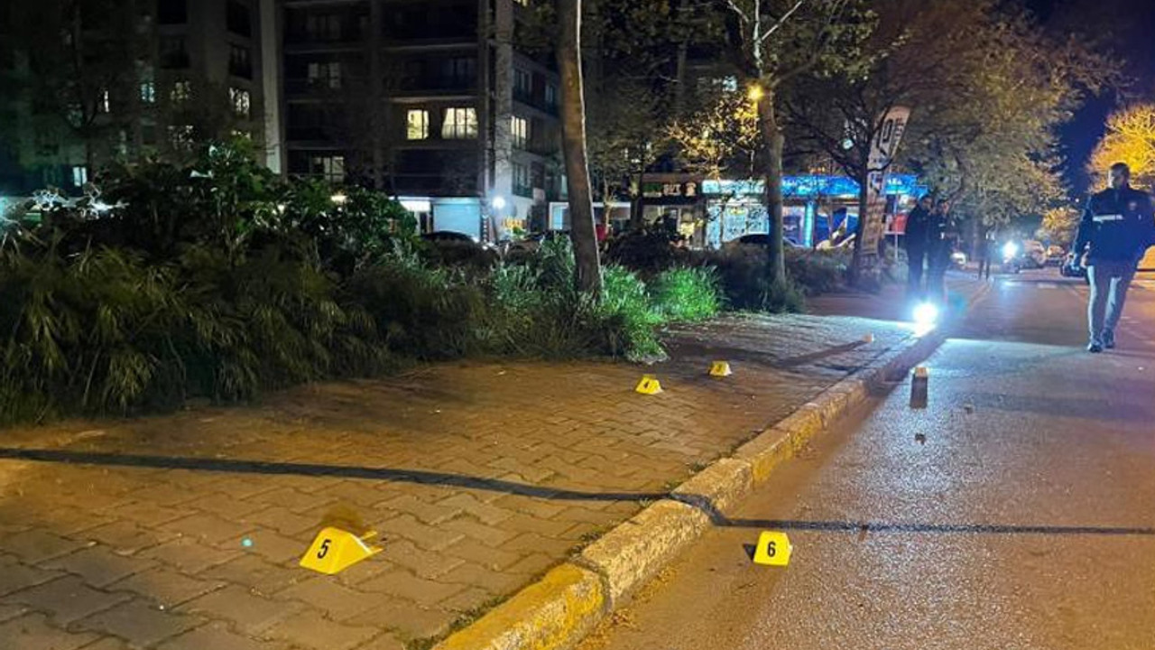 Beylikdüzü'nde vahşet! Karsını sokak ortasında defalarca bıçakladı