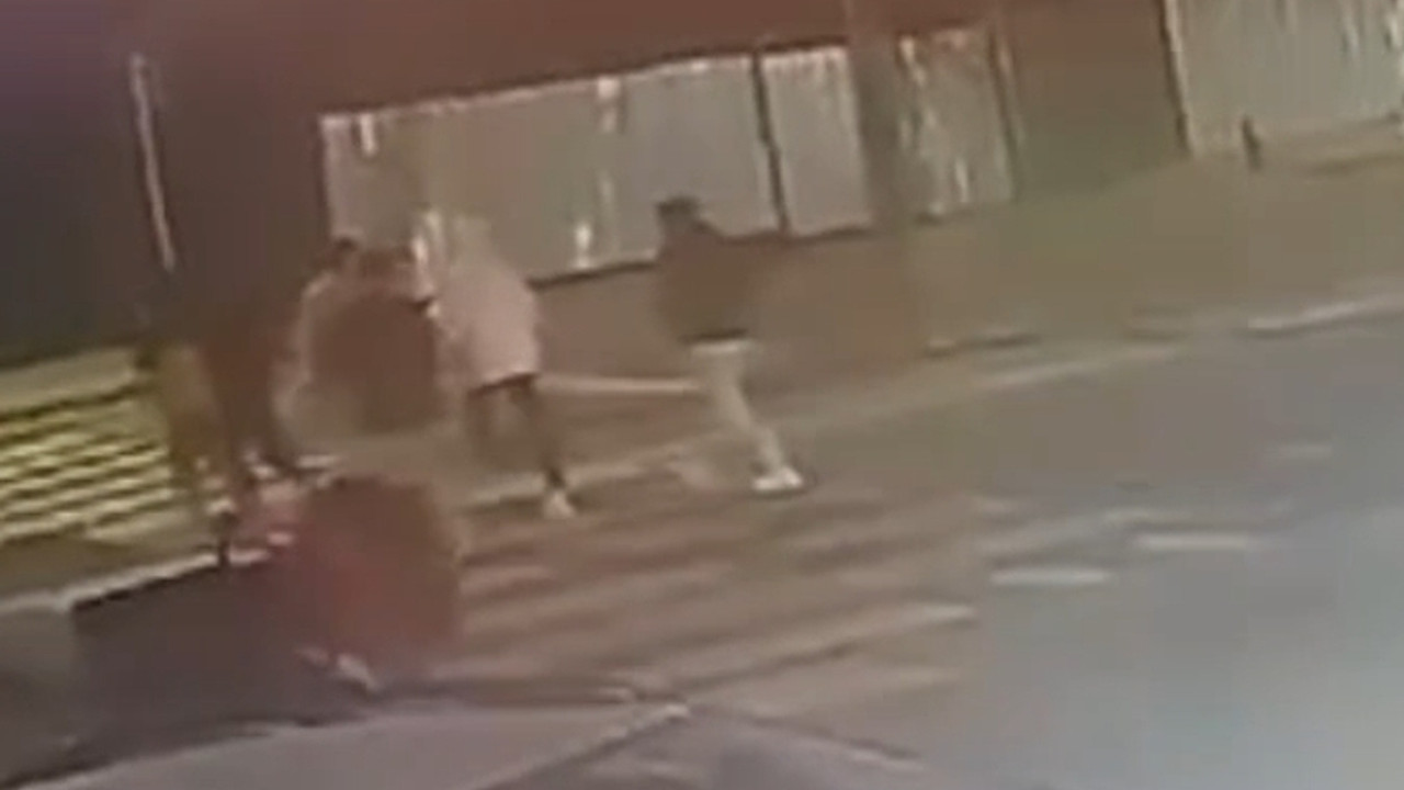 Beylikdüzü’nde ehliyetsiz sürücü hayati tehlike saçtı! Bir genç yoğun bakıma alındı