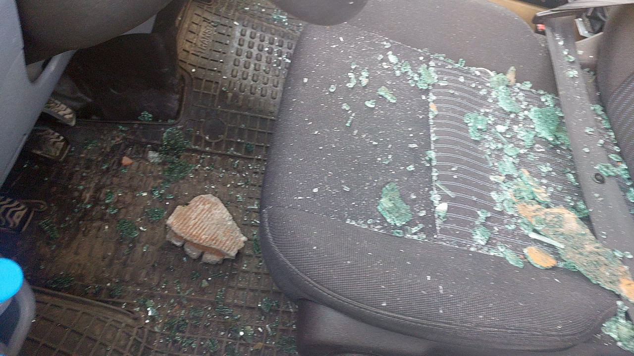 Samsun Bafra’da CHP'nin aracına saldırı! Camlarını kırıp…
