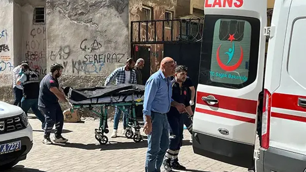 Mahkeme çıkışı takip etti: Boşanma aşamasındaki eşi ve yanındaki erkeği öldürdü