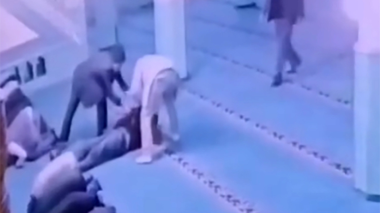 Namaz kılarken kalp krizi geçirip öldü