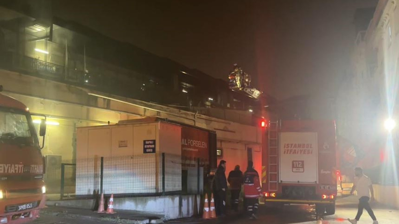 İstanbul’da AVM’de korkutan yangın
