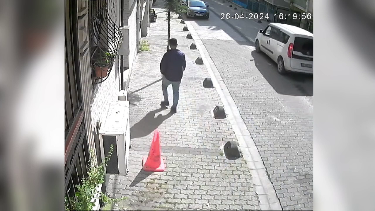 Kaçtığı adamdan boşanıp dönen yeğenini öldürdü